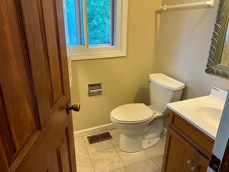 2062 Essex Ct — Photo 4