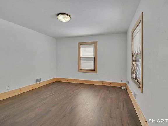 4th image of 13 Benjamin Street