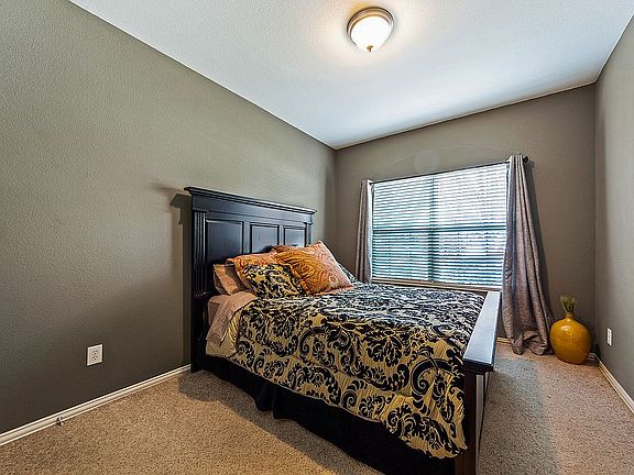 3rd image of 4601 Farringdon Ln