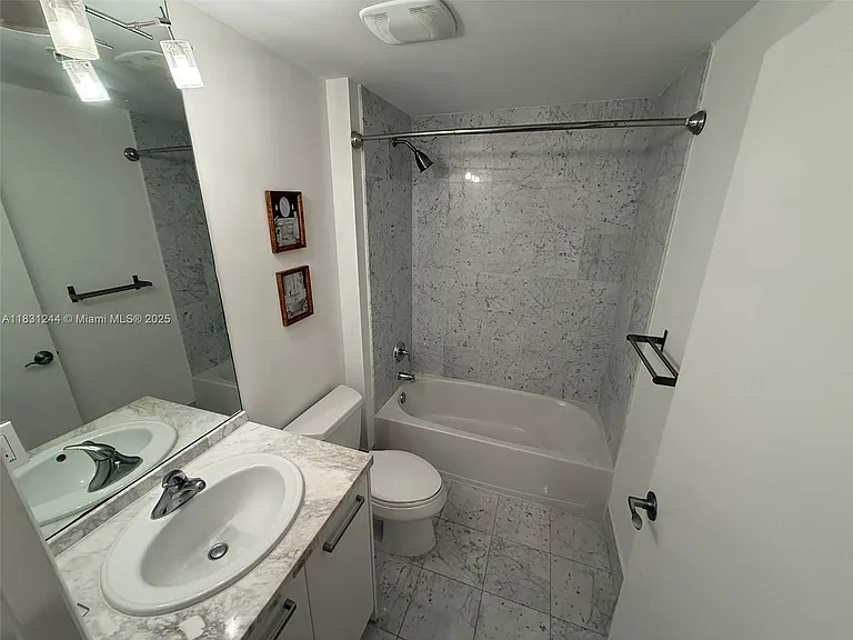 244 Biscayne Blvd #908 — Photo 5