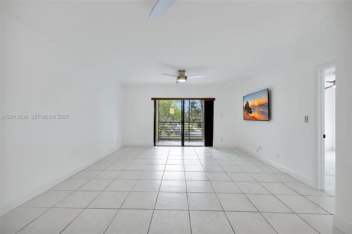 Building Photo - 126 S Cypress Rd #729