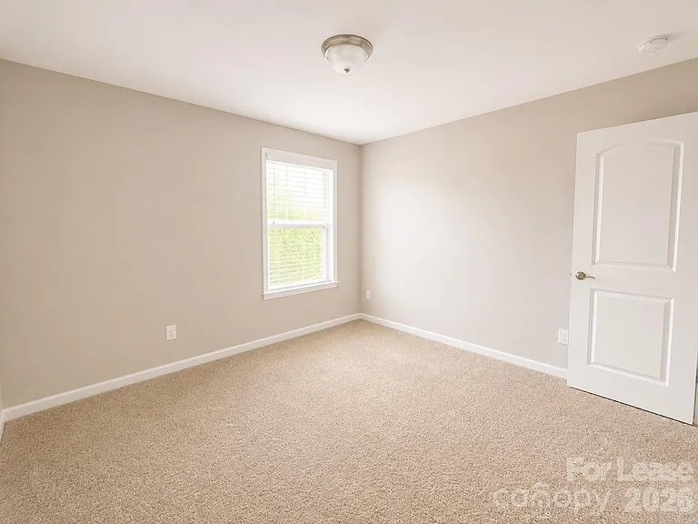 2025 Fuschia Ct — Photo 13