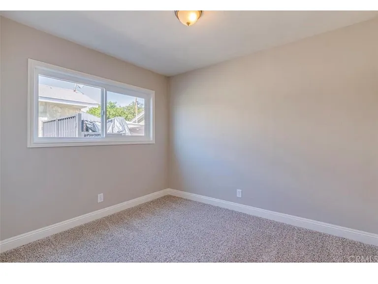 Rose Ave — Photo 1