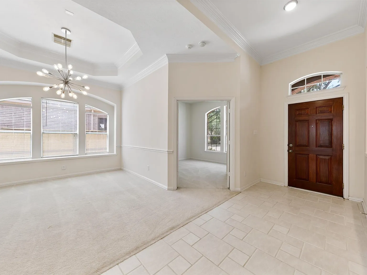 4 bed, 2.0 bath, 2630 sqft, $2,595 — Photo 3