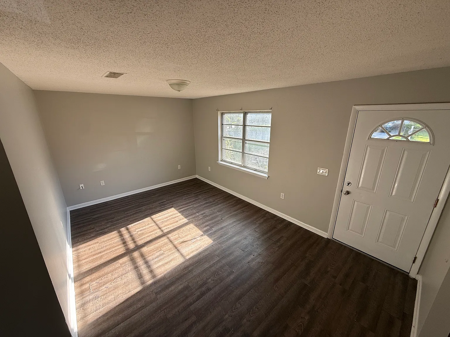 4 bed, 1470 sqft, $1,400 — Photo 2