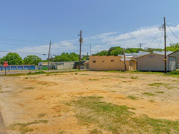 5th image of 106 N Oak St