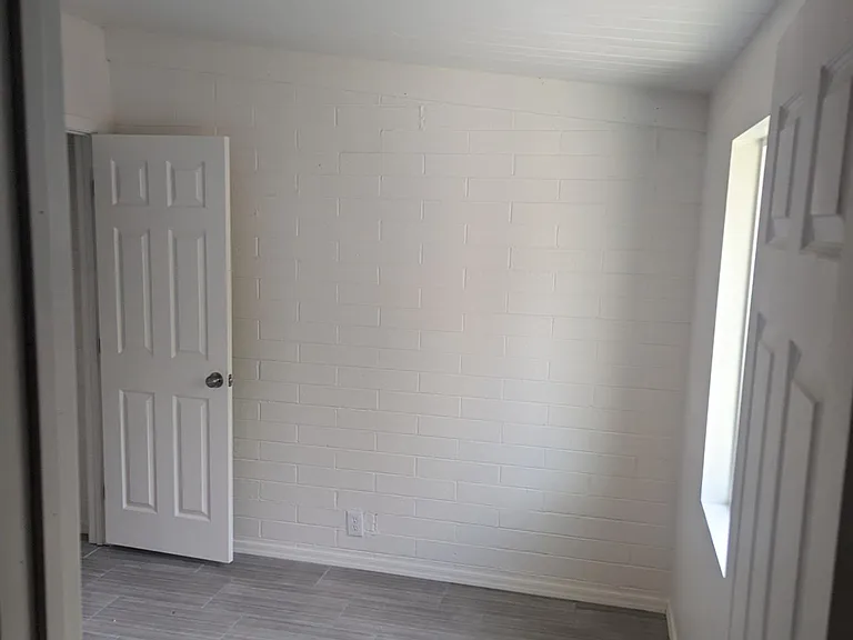 3051 N Euclid Ave — Photo 2