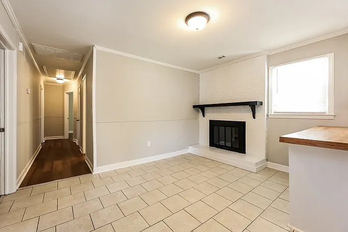 3 bed, 2.0 bath, 1494 sqft, $1,875 — Photo 4