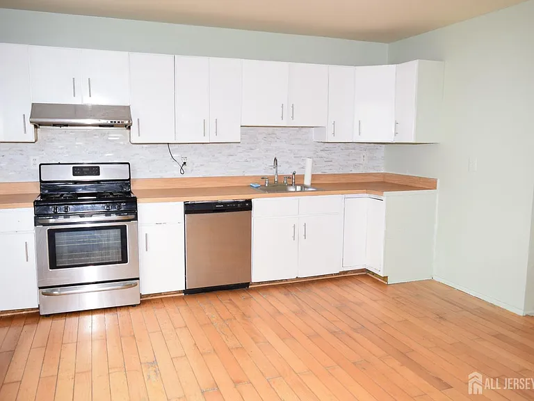 31 Larch St — Photo 15