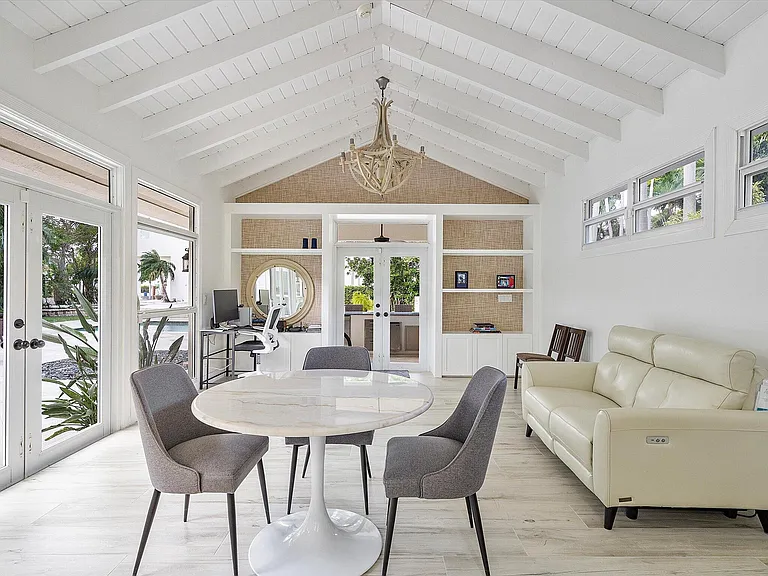 411 Poinciana Dr — Photo 18