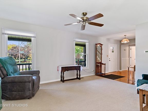 3rd image of 1027 Williamsburg Dr