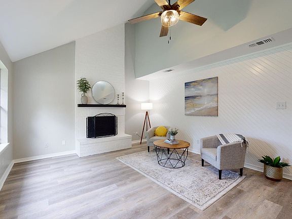 3rd image of 216 Larkspur Ln