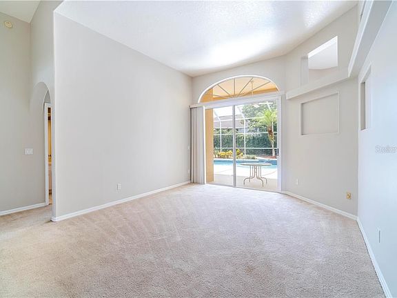 3rd image of 1836 Vista Royale Blvd
