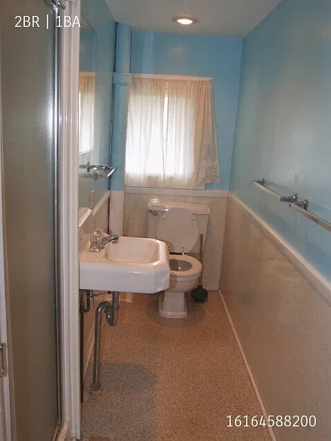 NE two bed upper at 437 Barnett — Photo 3