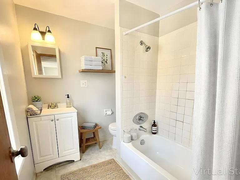 927 Vankirk St — Photo 6