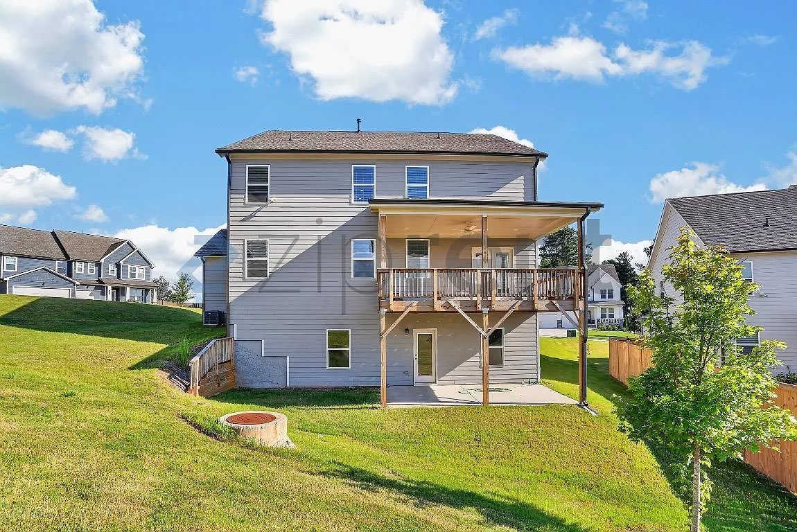 4 bed, 2845 sqft, $2,900 — Photo 3