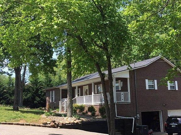 3rd image of 5615 Oxford Cir