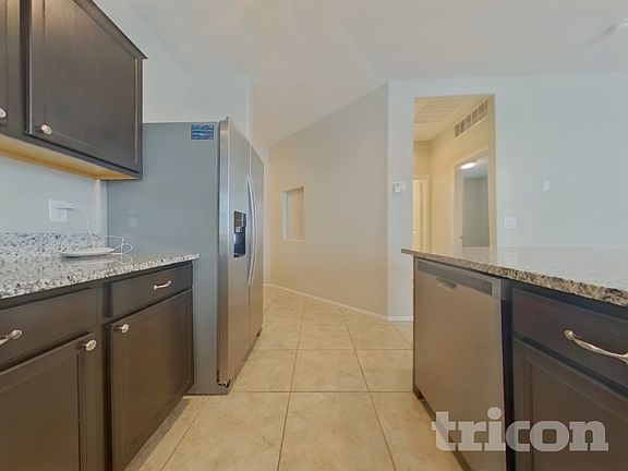 5th image of 31026 W Earll Dr