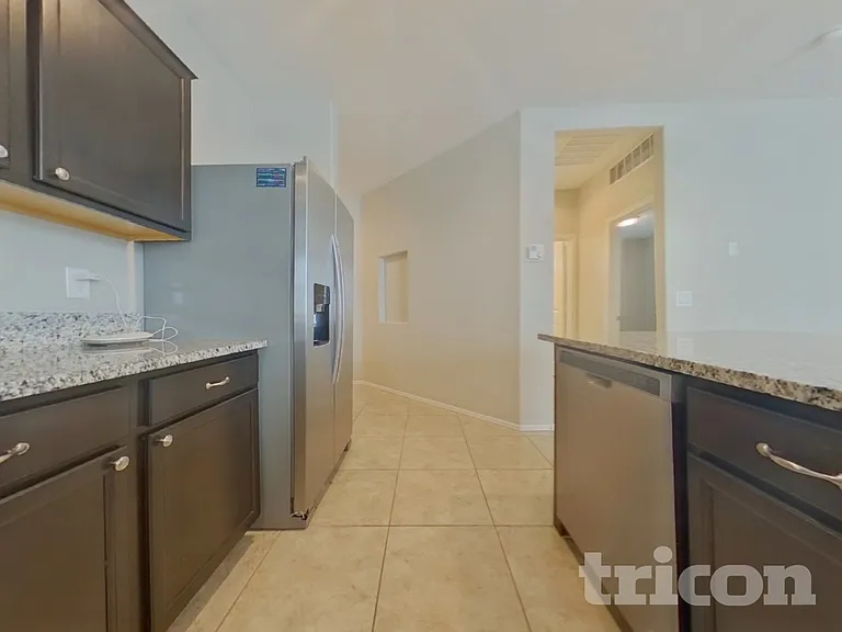 31026 W Earll Dr — Photo 5
