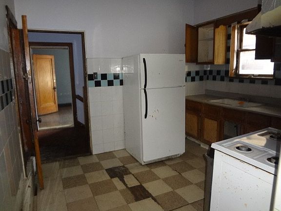 4th image of 1813 S 50th Ct