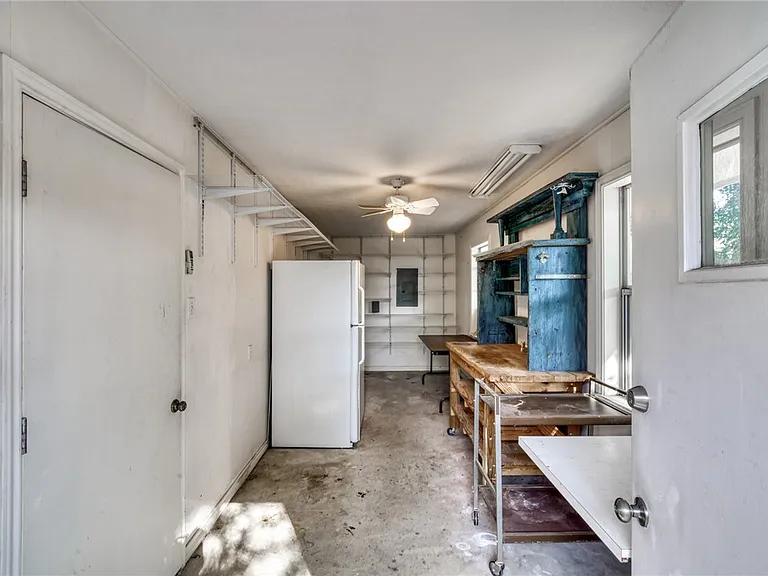 1402 Riverstone Ct — Photo 43