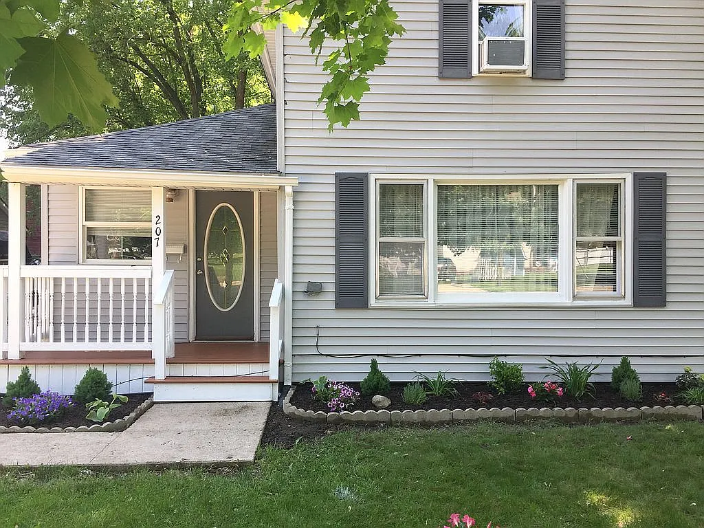 207 W Buchanan St photo 1