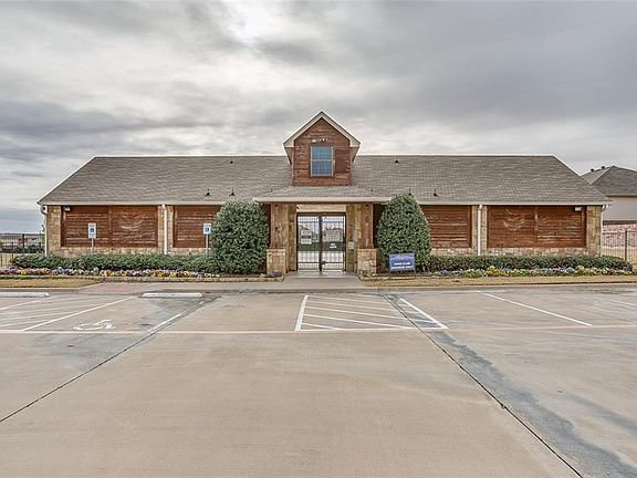 3rd image of 405 Coral Vine Ln