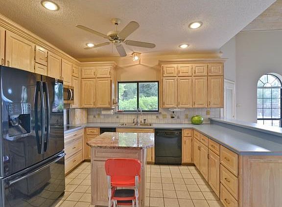 3rd image of 2111 Cannon Dr