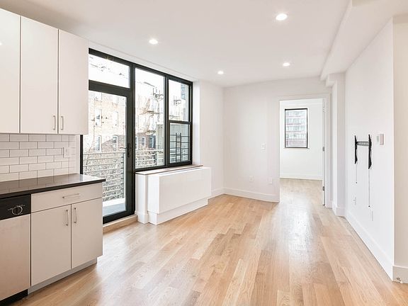 3rd image of 15 W 119th St #B