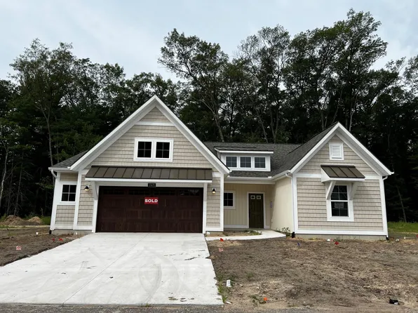 17471 Baltrusol Dr, Spring Lake, MI 49456