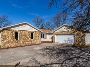 52815 Winterberry Dr, South Bend, IN 46637