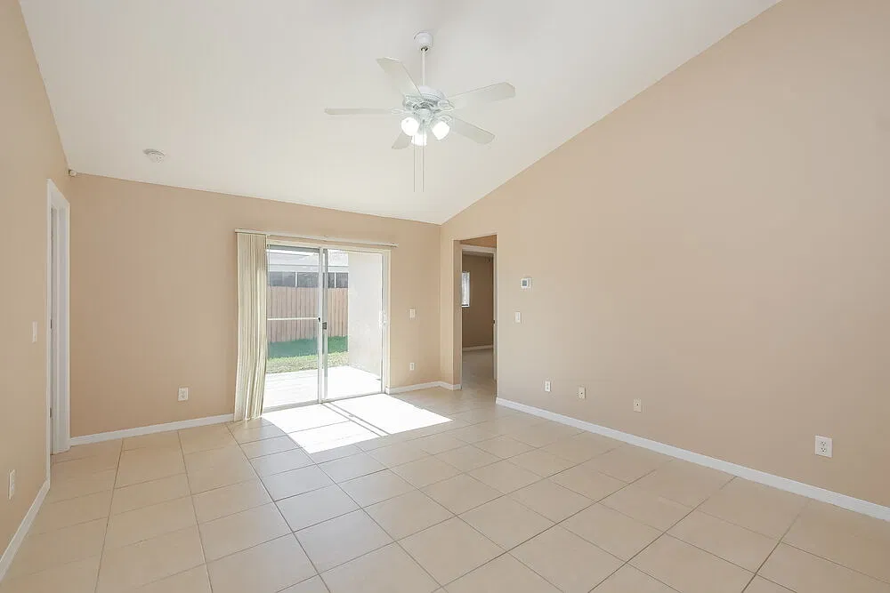 3 bed, 2.0 bath, 1195 sqft, $3,200 — Photo 4