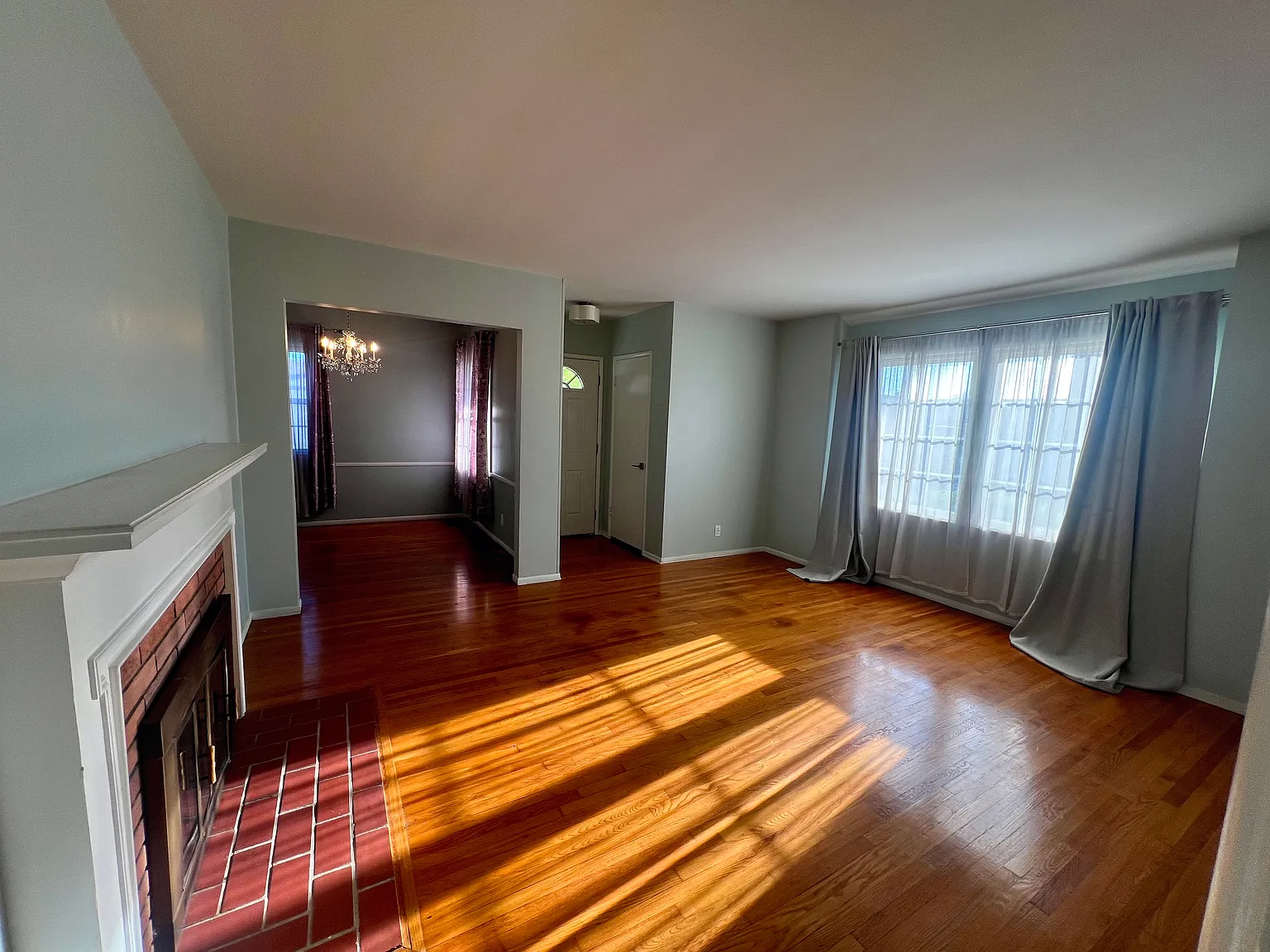 3 bed, 1404 sqft, $3,655 — Photo 4