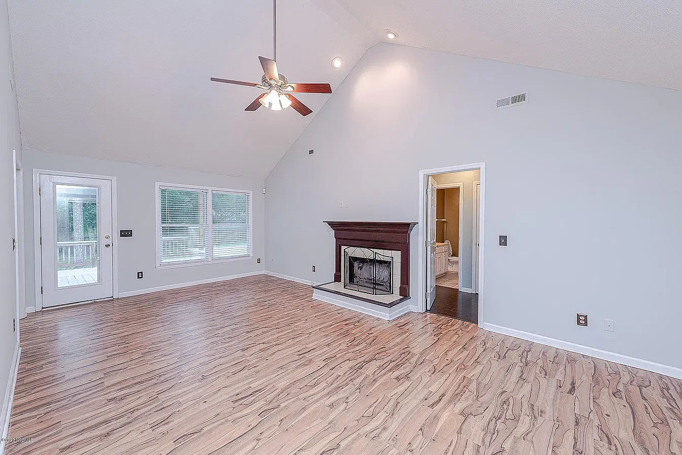 3 bed, 1596 sqft, $2,500 — Photo 3