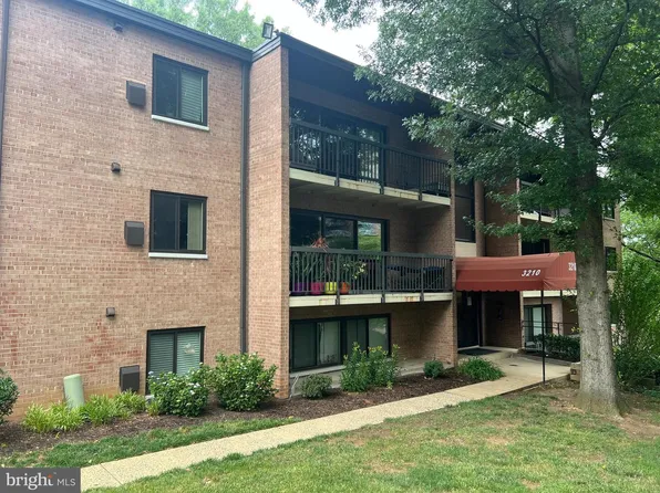 3210 S 28th St APT 404, Alexandria, VA 22302