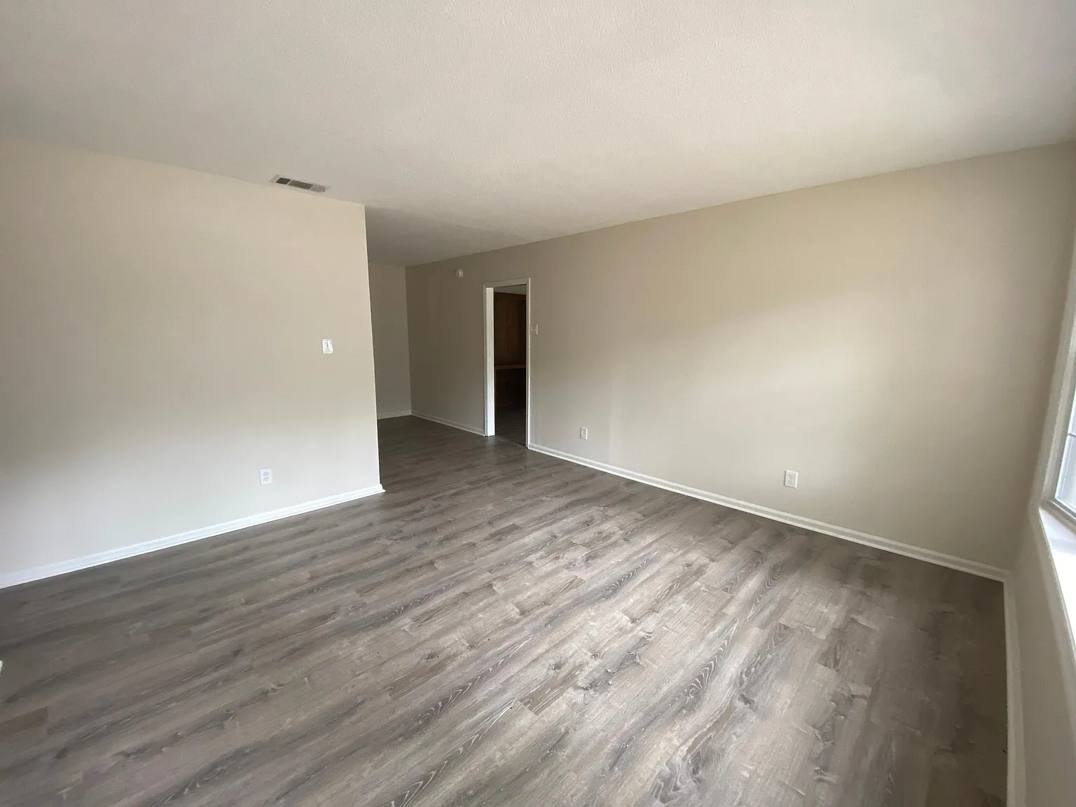 3 bed, 1585 sqft, $2,295 — Photo 2