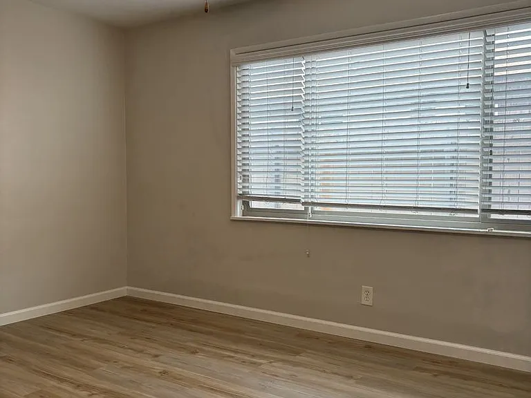 1502 Scott St — Photo 13