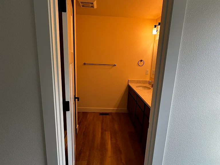 2544 N Midland Ave — Photo 7