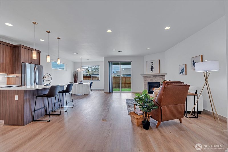 5th image of 643 N Gascon Place