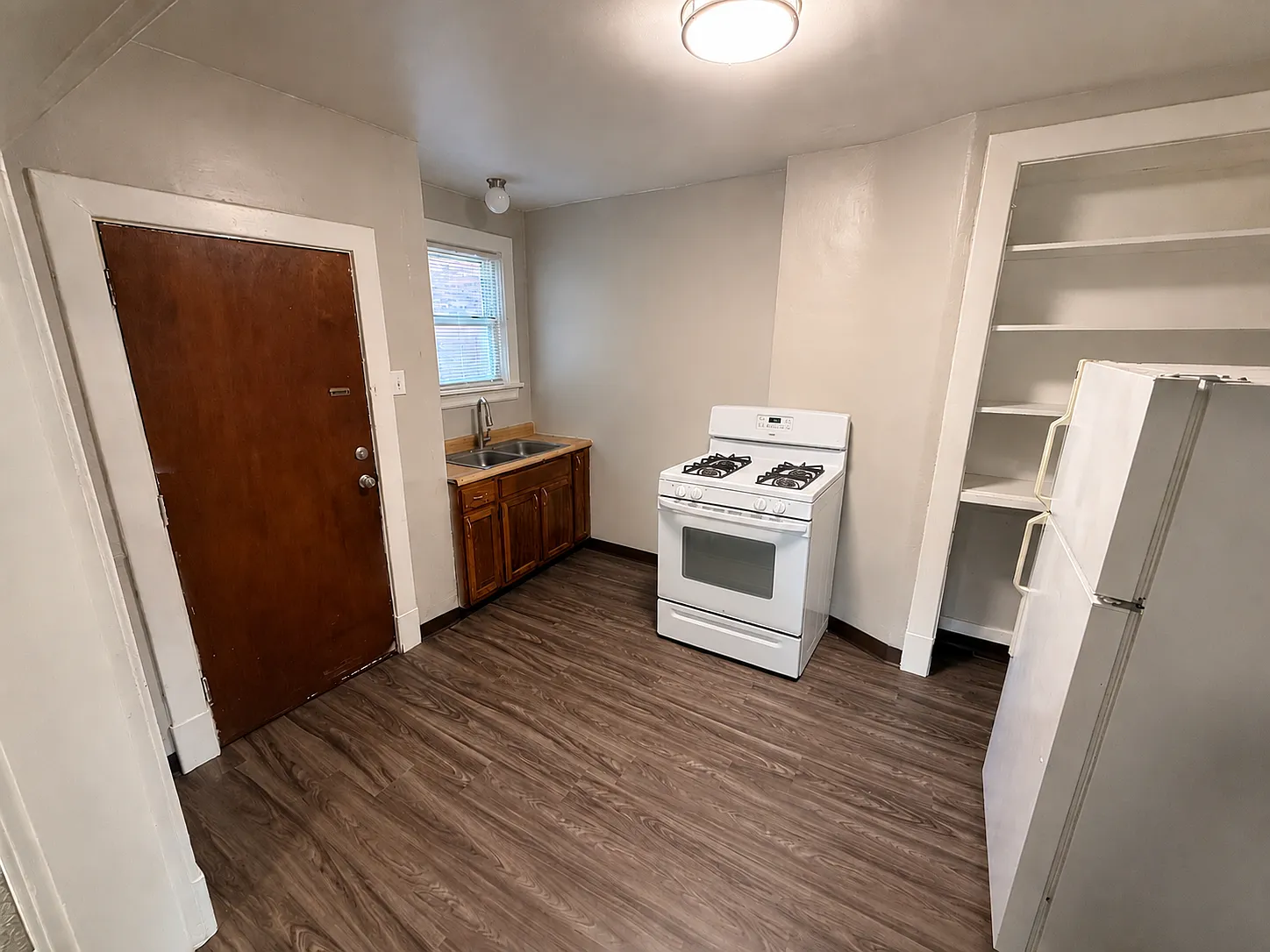 2 bed, 900 sqft, $875 — Photo 2
