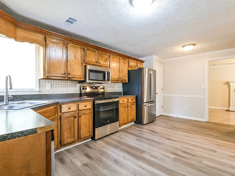 1325 Burning Bush Dr — Photo 10