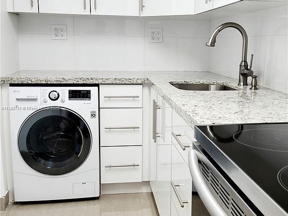 3rd image of 1000 West Ave APT 320