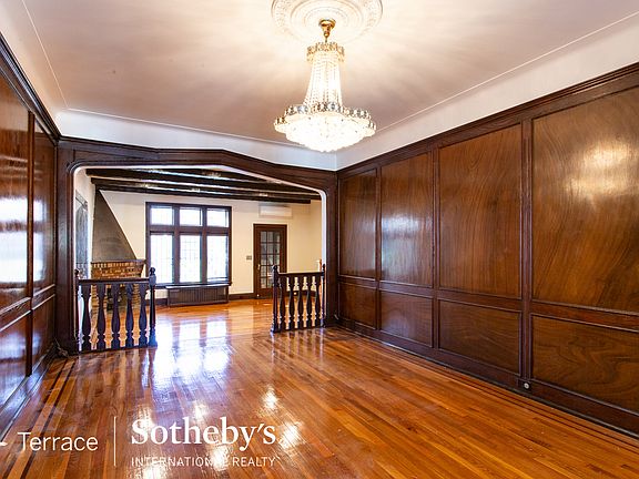 4th image of 67-47 Ingram St #1