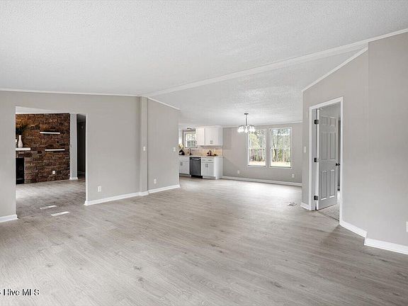 3rd image of 493 Williams Road