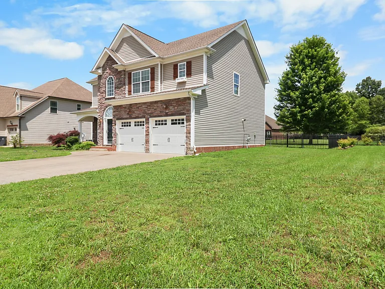 1093 Willow Cir — Photo 3