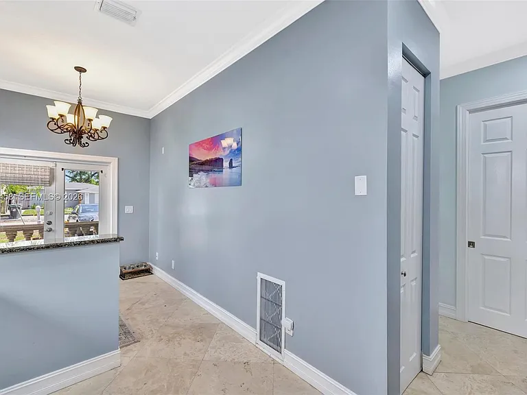 853 SW 11th Ct — Photo 17
