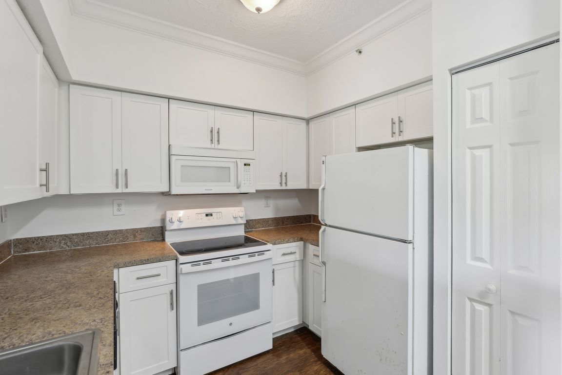 SW 117th Ave 9106-019.jpg