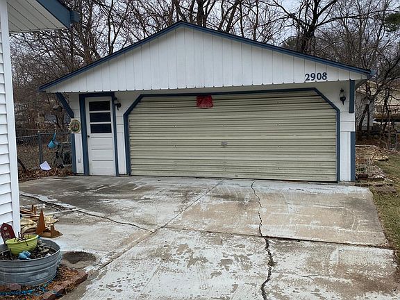 3rd image of 2908 Vine St