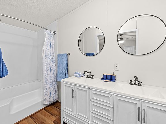 14th image of 135 Canary Cir