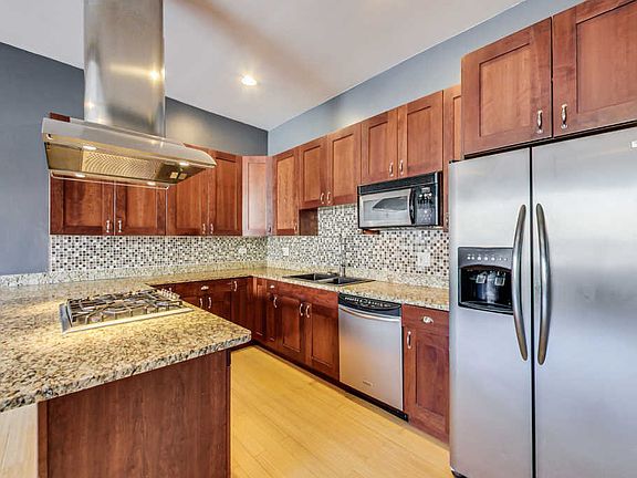 3rd image of 1107 W Lawrence Ave APT 201